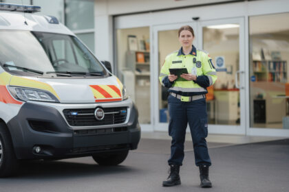découvrez comment réussir le concours d'ambulancier et les clés pour trouver un emploi dans ce métier essentiel de la santé et de l'urgence.